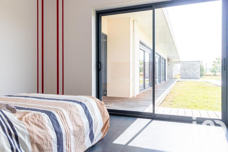 Maison - 233 m² - 5 pièces