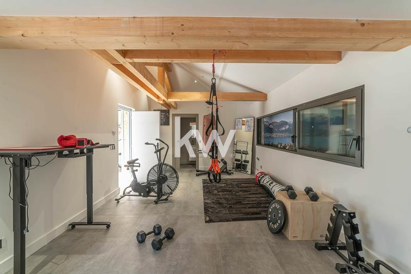 Demeure - 295 m² - 6 pièces