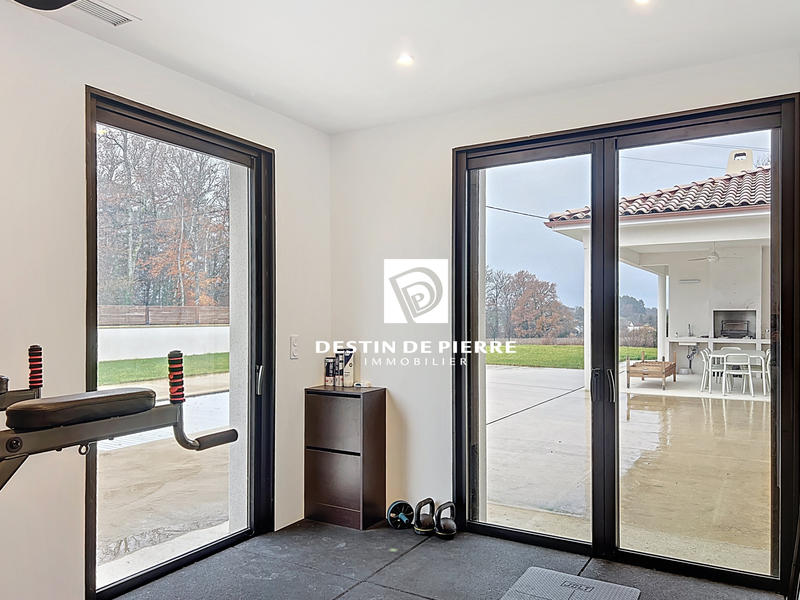 Maison - 219 m² - 6 pièces