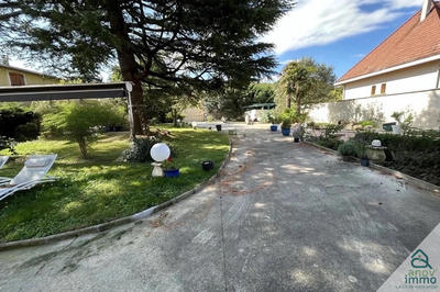 Maison - 295 m² - 7 pièces