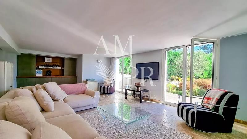 Villa - 270 m² - 8 pièces