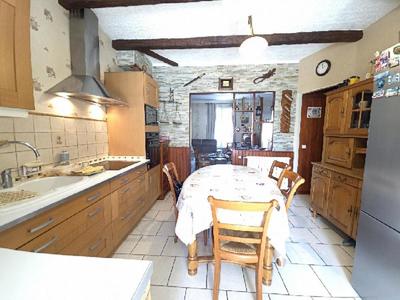 Maison - 94 m² - 5 pièces
