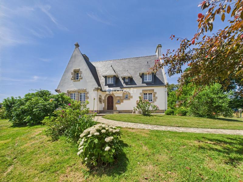 Maison - 206 m² - 8 pièces