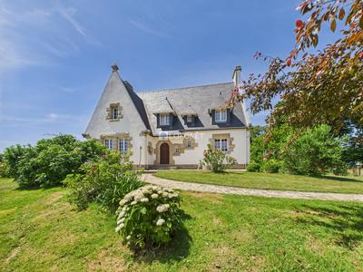 Maison - 206 m² - 8 pièces