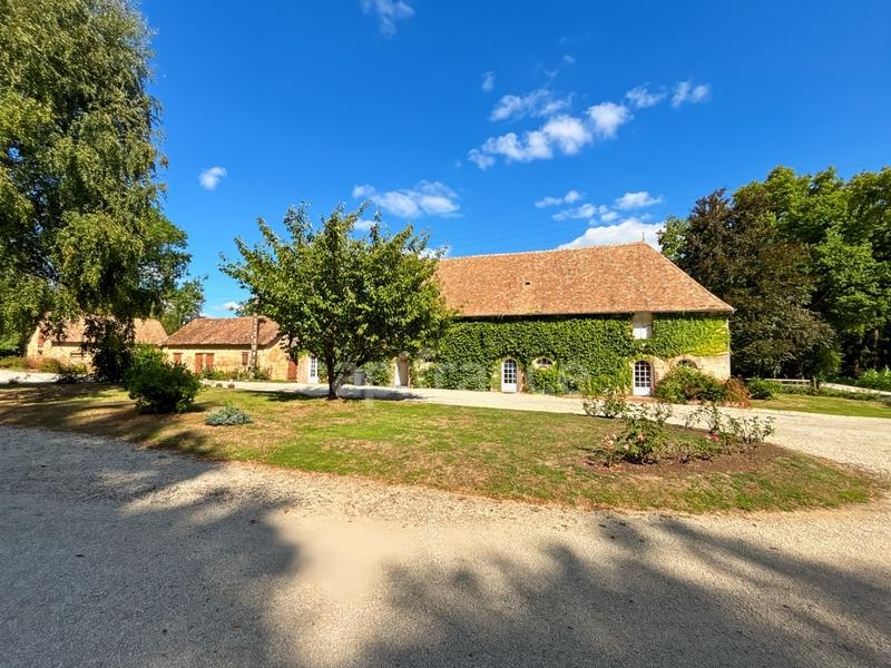 Propriété - 360 m² - 10 pièces