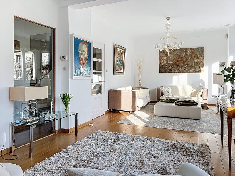 Villa - 207 m² - 9 pièces