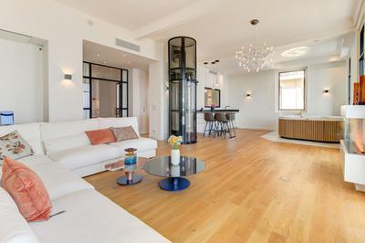 Appartement - 192 m² - 5 pièces