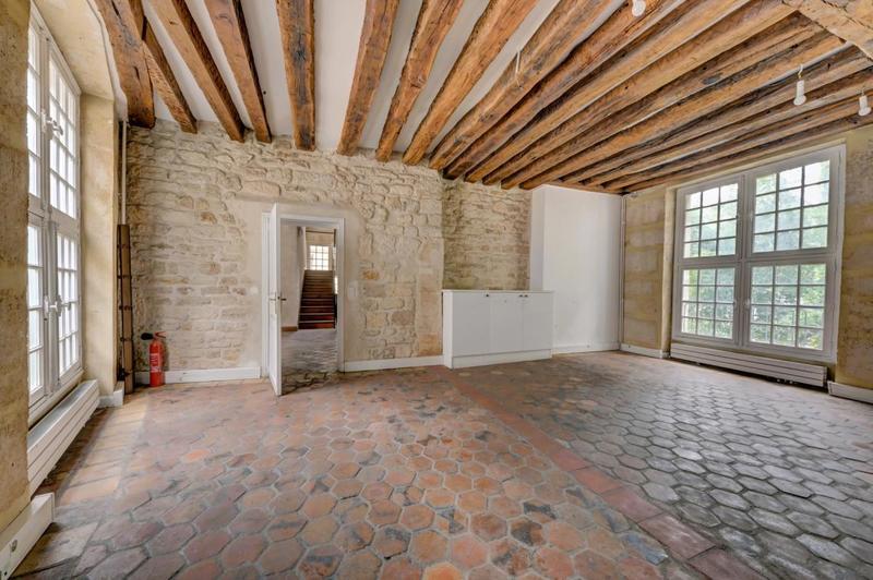 Maison - 573 m² - 6 pièces