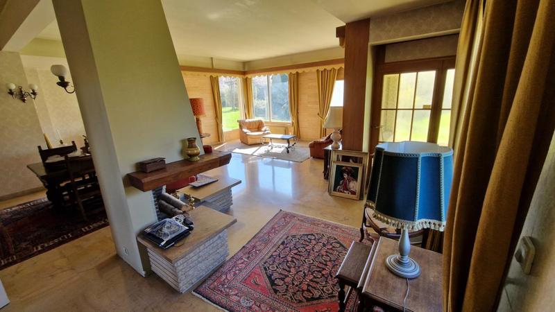 Maison - 319 m² - 9 pièces