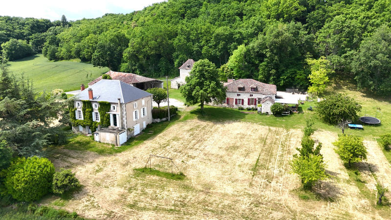 Maison - 387 m² - 12 pièces