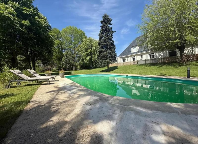 Maison - 360 m² - 12 pièces