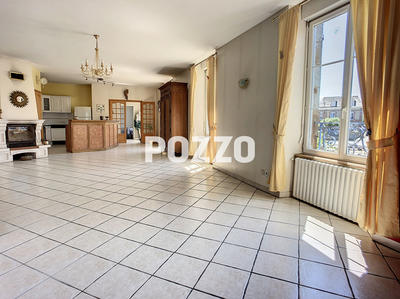 Maison - 295 m² - 10 pièces