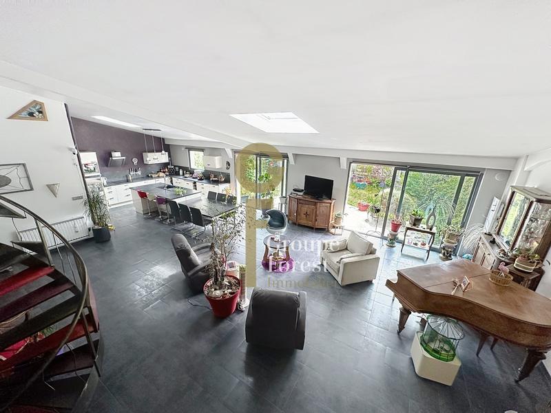 Maison - 190 m² - 5 pièces