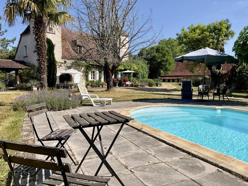 Maison - 300 m² - 9 pièces