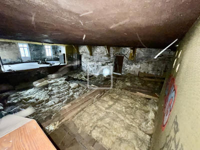 Maison - 540 m² - 9 pièces