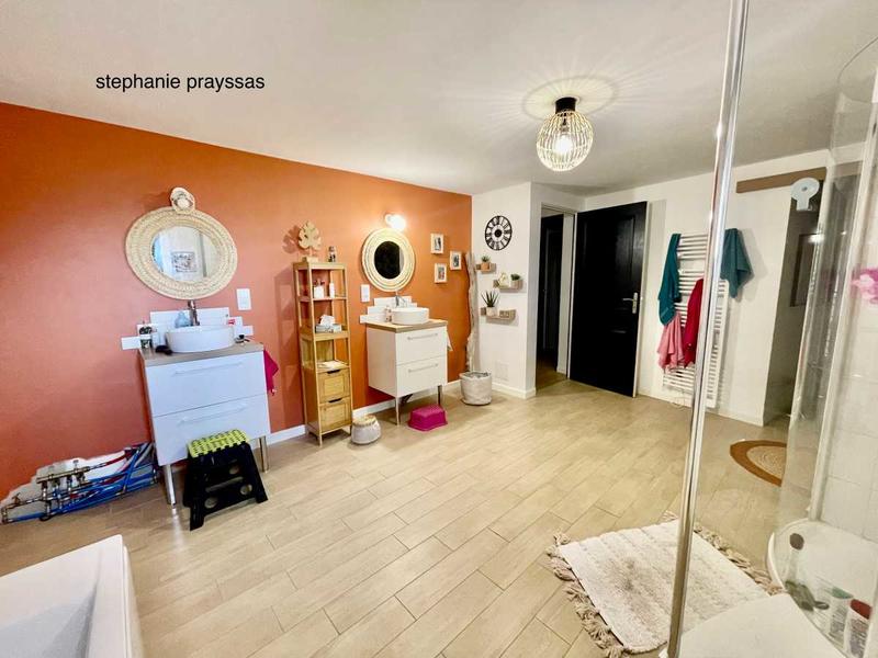 Maison - 300 m² - 5 pièces