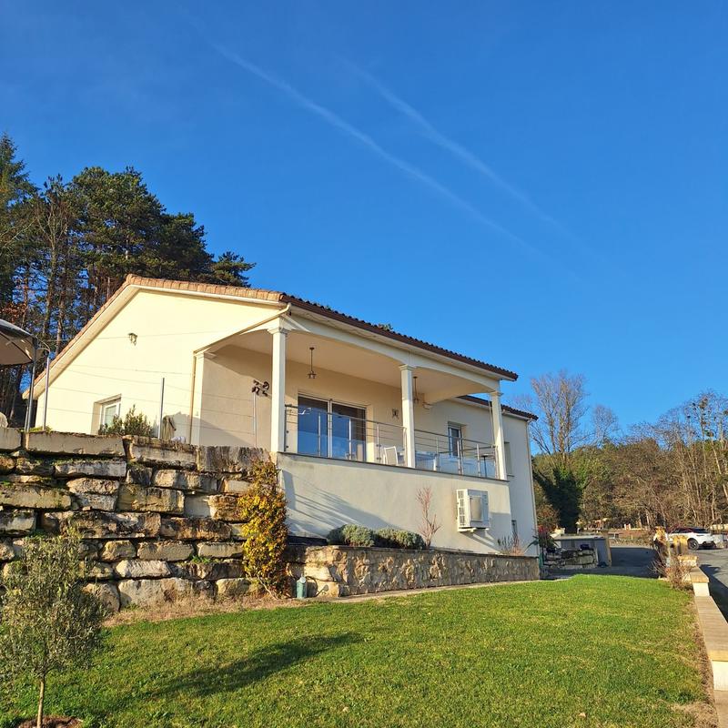Maison - 235 m² - 7 pièces