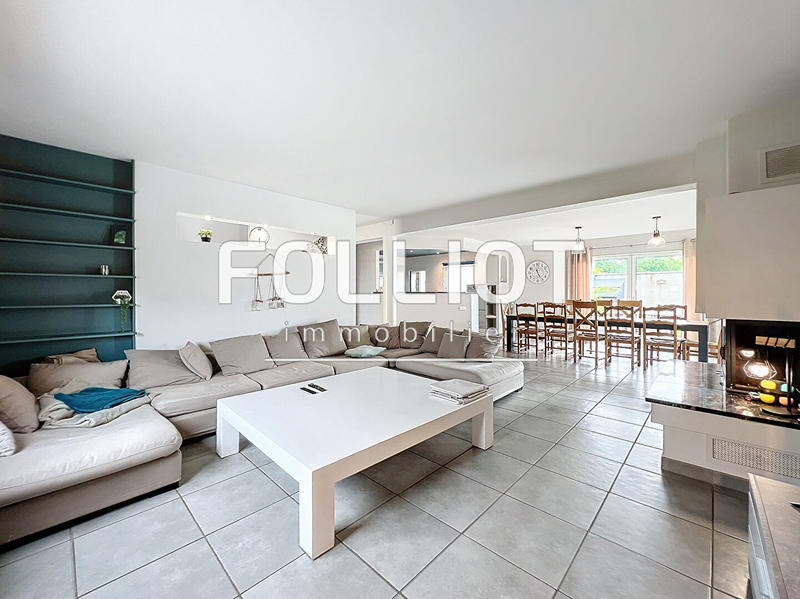 Maison - 230 m² - 7 pièces