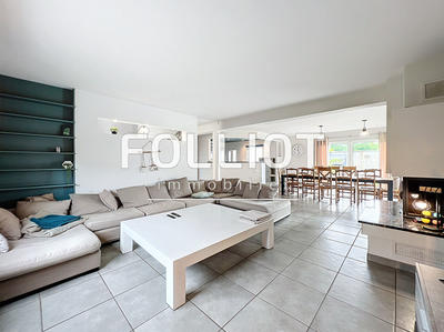 Maison - 230 m² - 7 pièces