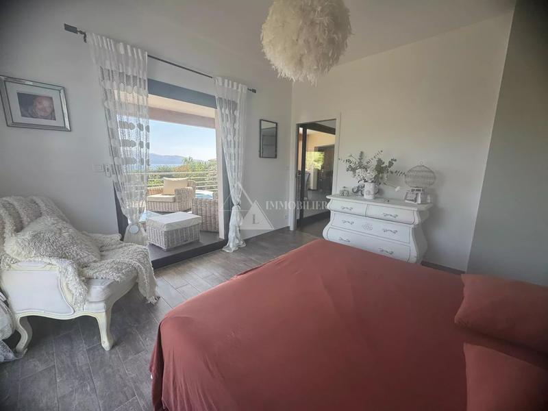 Villa - 202 m² - 6 pièces