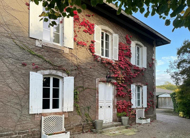 Maison - 270 m² - 9 pièces