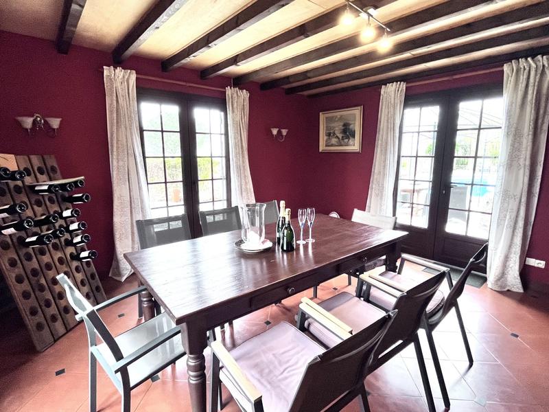 Maison traditionnelle - 293 m² - 10 pièces