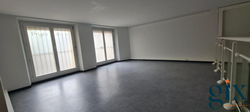 Local commercial - 197 m² - 4 pièces