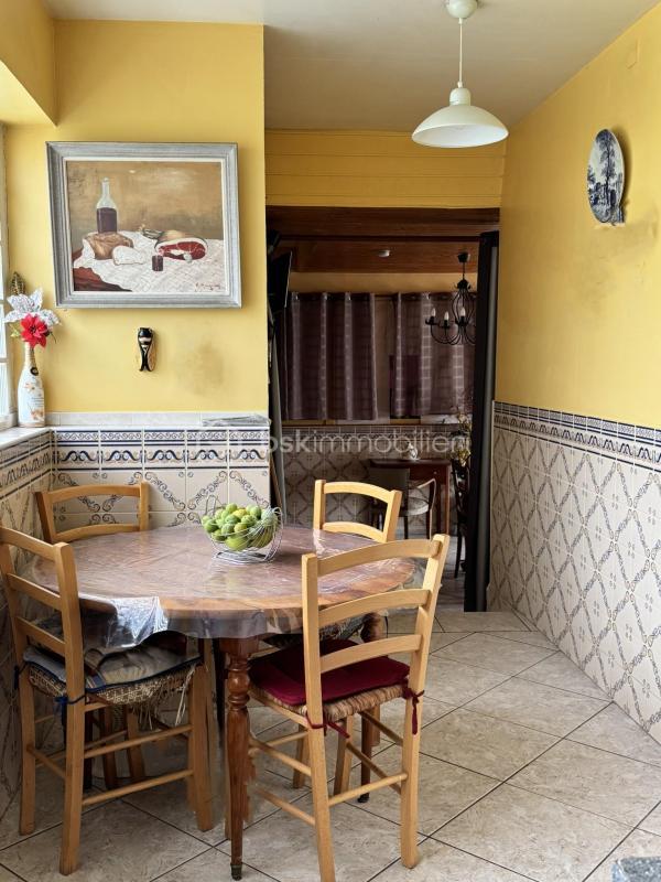 Maison traditionnelle - 166 m² - 9 pièces