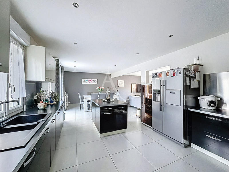 Maison - 110 m² - 6 pièces