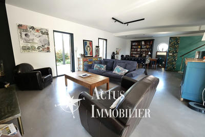 Maison - 181 m² - 6 pièces