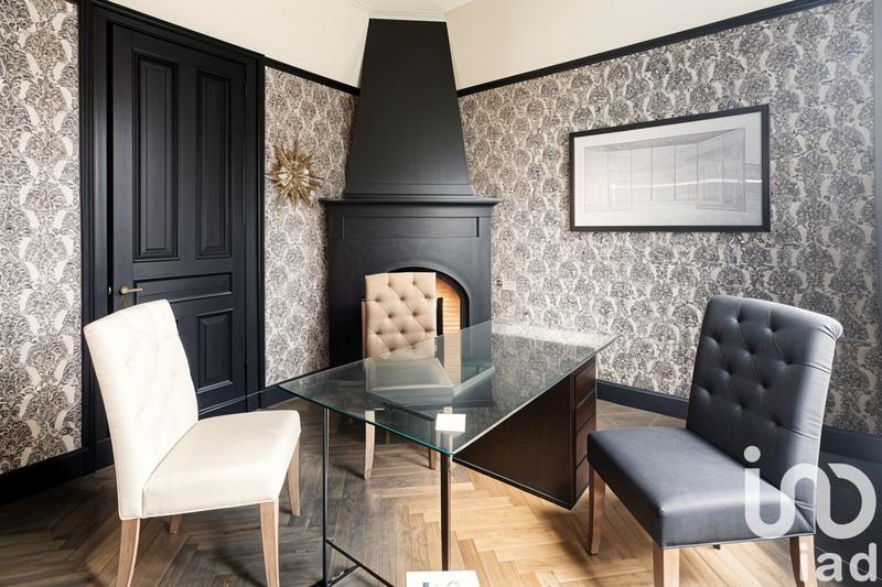 Maison - 407 m² - 12 pièces