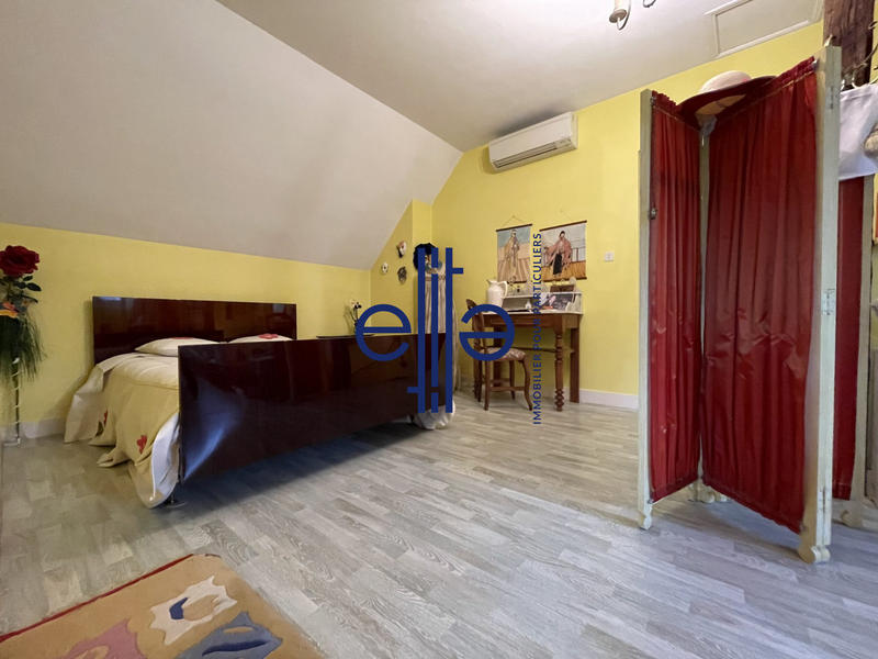 Maison - 230 m² - 8 pièces