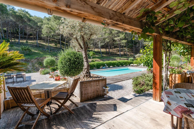 Maison - 355 m² - 12 pièces