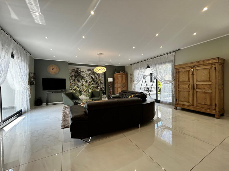 Maison - 217 m² - 5 pièces