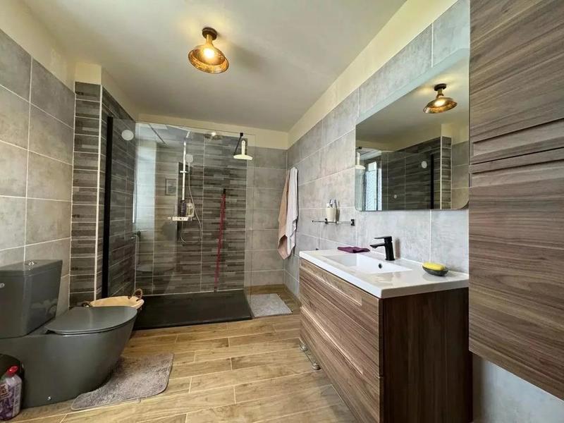 Maison - 180 m² - 7 pièces