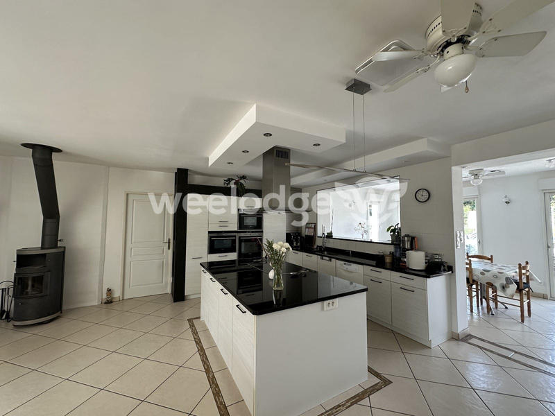 Maison - 184 m² - 7 pièces