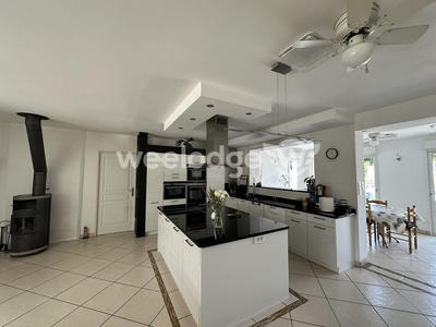 Maison - 184 m² - 7 pièces