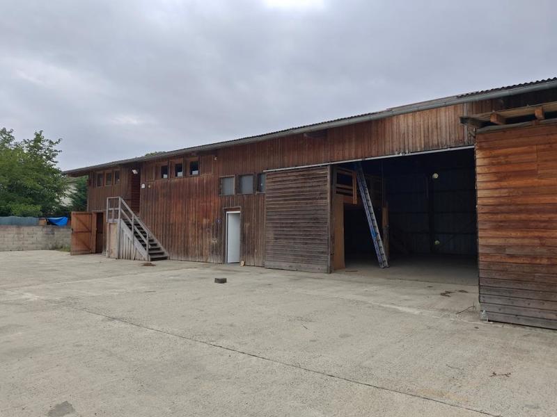 Local d'activité / Entrepôt - 180 m² - 6 pièces