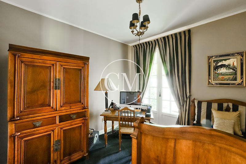 Maison - 271 m² - 7 pièces