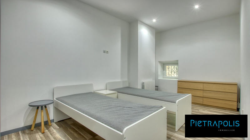 Maison - 276 m² - 8 pièces