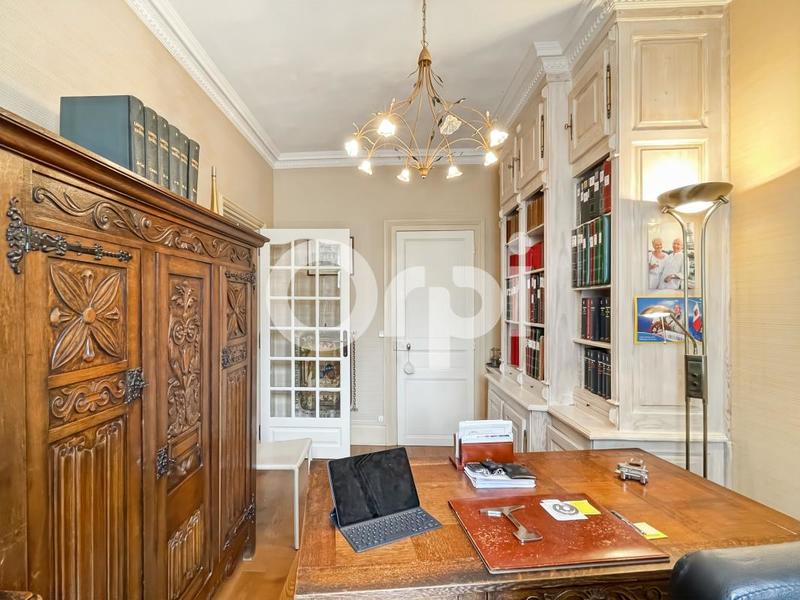 Maison - 203 m² - 7 pièces