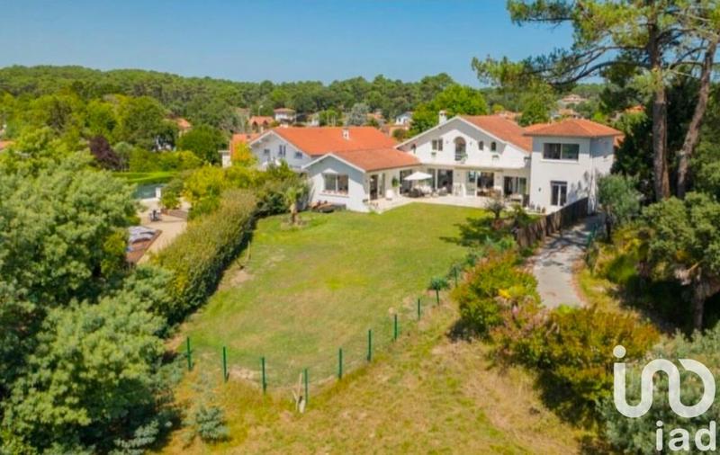 Maison - 263 m² - 8 pièces