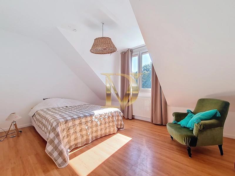 Maison - 245 m² - 9 pièces