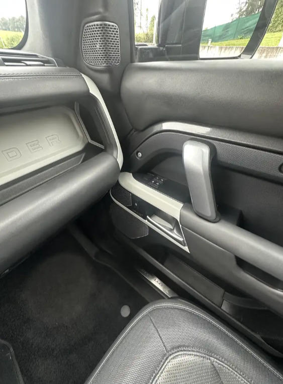 Land Rover Defender 110 X-Dynamic Hse P400e