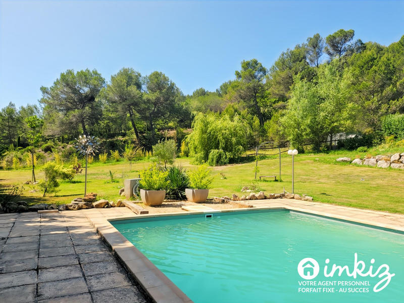 Maison - 307 m² - 15 pièces