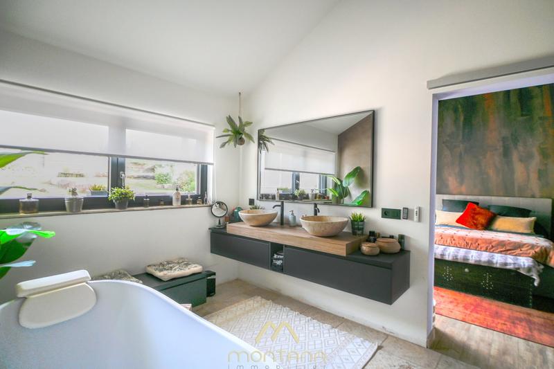 Maison - 225 m² - 7 pièces