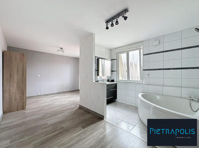 Maison - 380 m² - 6 pièces