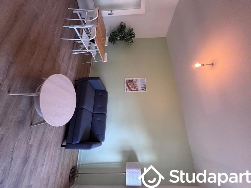 Chambre - 11 m² - 1 pièce