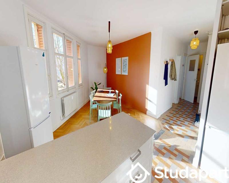 Chambre - 140 m² - 1 pièce