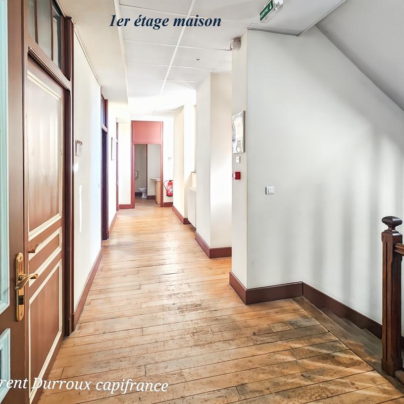 Local d'activité / Entrepôt - 1 051 m² - 12 pièces